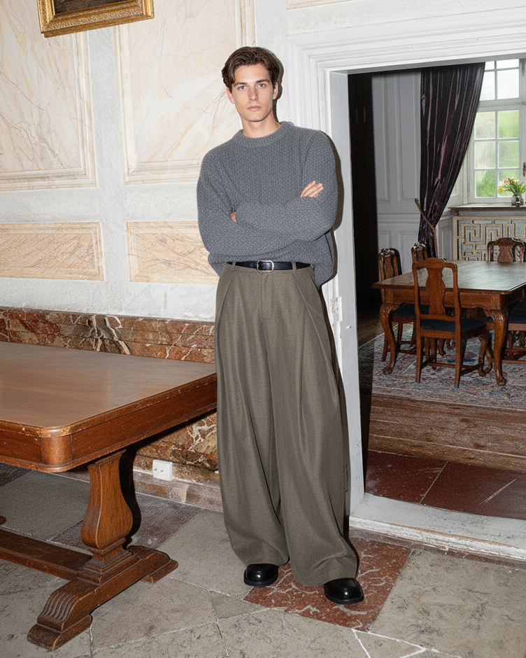Wide-Leg Pleated Trousers – Elegant Flowing Fit